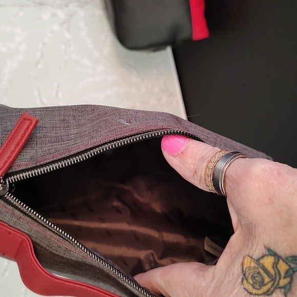 Guess And Flagship Travel Bags - Picture 4 of 11